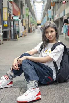 高速のSAで…路線バスで…営業中のBarで…、絶対にバレてはいけない場所でのお漏らしSEX 東京都台東区■■商店街 色白金髪バーテンダー 結菜さき(仮名・23歳)2度目のAV出演のサムネイル画像