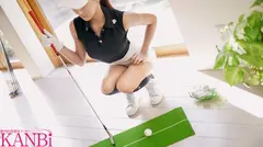 プライベート密着レッスンで生徒を誘惑するゴルフコーチ妻 財前カレン35歳 AVデビュー 密着レッスンで生徒を喰いまくる性豪妻のサムネイル画像