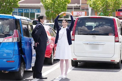 マジックミラー号がイク！！早漏クンいらっしゃい 暴発改善逆ナンパ 本庄鈴 お悩み相談企画のはずが、優しすぎて生挿入までしてくれる！？のサムネイル画像