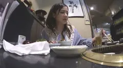 「お一人様焼肉女子は店内ナンパで釣れるのか？」まりな (21)休日満喫中の美容師見習い→自分へのご褒美に人生初一人焼肉！奢るからインタビューお願いします！→一緒に焼肉食べるイコールSEX！？肉好き女子は性欲が強い！→ブラを外すと大迫力のHカップ美乳が！→おっぱいでチ○コ丸呑みにしてシゴいて貰った後は彼女自ら騎乗位でズプッと挿入！のサムネイル画像