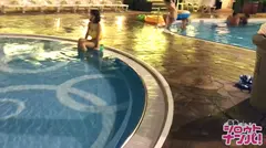 ■乳首ビンビン！ナイトプールでチ○コ待ちする勃起乳首の激エロ娘■※鉄道会社で働く隠れビッチちゃん※顔も声も瓶の持ち方まで可愛い※漫画でしか見たことない究極の激エロボディ※抱きしめたくなるようなFカップスレンダー※コリコリ！ビンビン！卑猥な勃起乳首がエロすぎる※ハリある美乳で包み込むパイズリ天国※見事なクビレを魅せつける欲求不満騎乗位※発情しまくり燃え上がるサマーナイト激イキSEX！！のサムネイル画像