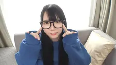 【幼顔少女の悶絶級メガネ上目遣いフェラ】20歳になったばかりの身長146cmミニマム黒髪童顔女子！無邪気な笑顔、華奢な体つき、あどけなくて幼い声。幼い好きにぶっ刺さりまくるパーフェクトルックス！でも心はちゃんと大人だからエッチなことは大好き！乳首は触る前から反り返るほどにビン立ち！キツキツま●こでおちんちんを咥えこみ奥ガン突きでしっかり昇天！【初撮り】ネットでAV応募→AV体験撮影 2325の4番目のサンプル画像