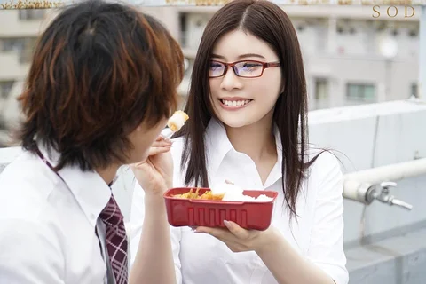 突然のゲリラ豪雨ではじめて出来た彼女の完璧すぎるエロボディが発覚！我慢できなくなってオッパイ揉みまくり！朝までイチャイチャパコパコしまくった！！ 神木麗のサムネイル画像