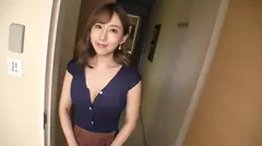 【男性も女性も好き】アラフォーにはみえない抜群のスタイルで魅せる美熟女！久しぶりのセックスにドキドキが止まらない！！【初撮り】ネットでAV応募→AV体験撮影 2077のサムネイル画像