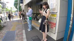 笑顔がキュートな綺麗系お姉さんが好奇心からAVに応募！欲求不満な身体を弄ばれカメラの前で大量潮吹き！！慣れてきたら攻守交替、男の乳首を舐めて自ら腰を振りまくる！！ 【初撮り】ネットでAV応募→AV体験撮影 2108のサムネイル画像