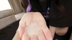 【激カワ顔】【家出】このファッションと小さなリュック一つで家出中ですw「お金とカラダが寂しい…ピンチです(泣)」おちんぽで私を癒してほしい！頭の中までいっぱいにして～w【ミニマムボディ】【キツマン】ちっぱい小柄美少女が敏感に感じまくる！キツキツオ●ンコに激ピストン！騎乗位の激しい腰振りで悶絶SEXを見逃すな！！の12番目のサンプル画像