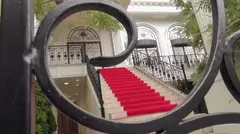 結婚式帰りの女子を騙してハメ撮り！絶賛婚活中の癒やし系美人が羞恥に震えながらEカップ美乳♪大量潮吹きシャワーと精液注入で子孫繫栄シアワセ祈願ｗｗのサムネイル画像