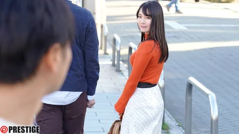 隣に引っ越してきた、綺麗な新婚妻と… 鈴村あいり【MGSだけのおまけ映像付き+35分】のサムネイル画像