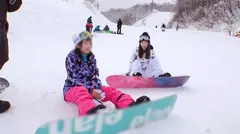 ゲレンデで美人女子大生をナンパ♪白く透き通った肌が美しい清楚系大学生の、見た目からは想像もつかないドスケベフェラに男優暴発寸前(汗)♪のサムネイル画像