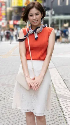 ラグジュアリーエロス 清楚で品良くセレブな熟女たち ナンパ中出し12人4時間SP16の5番目のサンプル画像