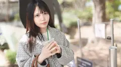 【これが噂の顔採用！可愛すぎるビールの売り子さん！】童顔＋Hカップの破壊力！おっぱいをバインバインに揺らしながらの騎乗位で何度も絶頂！ 【初撮り】ネットでAV応募→AV体験撮影 2437のサムネイル画像