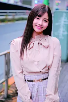 パンティ布越しにデカチン先っぽ3cm挿入！！敏感なおま○この入り口だけをグリグリされて奥まで挿れて欲しくなっちゃってスケベ汁溢れるワレメにヌルっと生挿入！膣奥直撃生ハメ激ピストン！！キュンキュン締まりイキするJDおま○こに連続中出しSP みずきちゃん まいちゃんのサムネイル画像