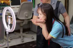 こんな過激ランジェリーで仕事の合間にSNS動画をアップしたら…続け様に男が押し寄せマ●コが休まる暇のない裏垢コンビニバイト 与田りんの9番目の作品シーン