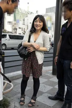人妻ナンパ ザーメン中出し 抑えきれない性欲が高まると街に出没しフェロモン出してナンパ待ちの貞操観念激薄奥様 お願い!私の子宮の中に生でちん〇を挿入し濃厚精子発射しての11番目のサンプル画像