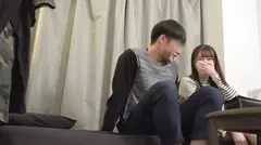 百戦錬磨のナンパ師のヤリ部屋で、連れ込みSEX隠し撮り 400 八重歯が光る笑顔が萌える！SEX初心者の保険レディを連れ込み！これぞ素人のリアルな反応！経験薄なキツマンをマッチョチ●コで進撃され快楽に堕ちていく！のサムネイル画像