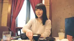 「お一人様焼肉女子は店内ナンパで釣れるのか？」りほ(23)普段は飲食店でバイト→ヨガやってて代謝がいいから肉良く食べる→タイプはぽっちゃり系の年上。がっついて欲しい→何故かエロい話に…週3でオナニーします。焼肉より好きかも…→手マンされつつチ○ポ離さない好きモノ女子。電マも手放さずSEX中クリに当て続ける快楽主義者！のサムネイル画像