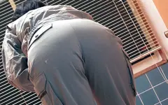 掃除婦のおばさんにチ○ポ出してヌキ依頼してみたら、どこまでヤレル！？のサムネイル画像