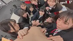 SOD女子社員試験官9名が全裸男性1名へち○ぽの勃起からザ～汁射精を手厚いサポート付きでじっくり審査 新人AV男優CFNMハーレムオーディション 梶尾羽歌 安心院結愛 金子茉珠 加賀谷恋白 釜谷明日華の13番目のサンプル画像