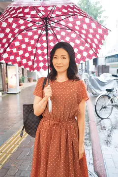 豪華特賞続出！街角シロウト初撮り人妻ちゃんねる まさかのAI顔で二度見確定！奇跡的美人がヤリマン中出し奥様に変貌するベスト4時間 12人のサムネイル画像