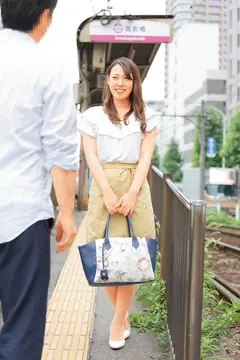 豪華特賞続出！街角シロウト初撮り人妻ちゃんねる まさかのAI顔で二度見確定！奇跡的美人がヤリマン中出し奥様に変貌するベスト4時間 12人の4番目のサンプル画像