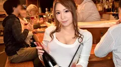 100%完全ガチ！噂の素人激カワ看板娘にアポなし取材⇒AV交渉！ target.39 アポなし取材！庶民的な住宅街の穴場的イタリアンで働く大胆胸元の”ゆうり”さん！！ in 蒲田の5番目のサンプル画像