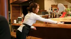 100%完全ガチ！噂の素人激カワ看板娘にアポなし取材⇒AV交渉！ target.39 アポなし取材！庶民的な住宅街の穴場的イタリアンで働く大胆胸元の”ゆうり”さん！！ in 蒲田の8番目のサンプル画像