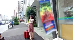 広○すず似の京美人。方言が可愛過ぎる大学生・ひかる(21)。Welcome to TOKYO！！上京したてで東京に染まってないウブな女の子は隙だらけ！？上京の理由→Y●uT●b●rに会えるかなと思って。お話聞かせてくれたら謝礼だけじゃなくて東京の観光案内もします→取材OK。→紐パンTバックで美尻が露わに♪全身性感帯でどこ触ってもビックビク→チ○コに触れたら、今日イチのにんまり笑顔。「なんでそんな嬉しそうなの？」「久しぶりに見たから」→「好きにして良いんですか？うふっ」騎乗位で神腰振り→バックでも自分から動く変態きゃわわ娘！！→イクの？ダメ、我慢して…って我慢出来ずに中出ししちゃいましたwwのサムネイル画像