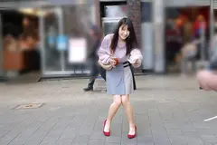 【究極羞恥】素人美少女とリモコンバイブお散歩！！10人収録豪華BEST！「もうこれ以上我慢できません…//」人混みの中でビクビク震えてイキまくる女子たち！気持ち良すぎて街中でまさかのエロスイッチオン！！300分の永久保存版！！の22番目のサンプル画像