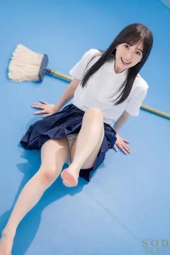 校内で露出誘惑して身も心も弄んでくるイタズラな美少女は幼馴染で誰もが知る有名芸能人。経験乏しい僕らは発情するがまま中出ししまくって所構わずヤりまくった絶倫アオハルSEX。 小湊よつ葉のサムネイル画像