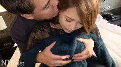 彼氏のゴリ推しでAV撮影敢行！変態彼氏のしつこい押しに耐えきれず渋々出演してしまった言いなり彼女さん(25歳 看護師)美乳スレンダーな体は感度も抜群！！あんなに恥ずかしがってたのにAV男優の特大チ●ポで連続絶頂！！あられもない姿で彼氏にしがみつきながらイキまくる！！ NTR.net case1の11番目のサンプル画像