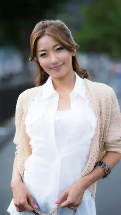 ラグジュアリーエロス 清楚で品良くセレブな熟女たち ナンパ中出し12人4時間SP14のサムネイル画像