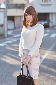 「嫁が感じ喘いでいるところを、すぐ隣でバレないように見てみたい...」自慢の妻がマジックミラー1枚隔て 寝取られ性感マッサージ 至近距離でオイルまみれでイカされまくる妻は飛び散る潮に身をよがらせ挿入懇願！の7番目のサンプル画像