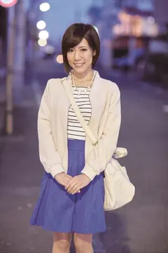 「嫁が感じ喘いでいるところを、すぐ隣でバレないように見てみたい...」自慢の妻がマジックミラー1枚隔て 寝取られ性感マッサージ 至近距離でオイルまみれでイカされまくる妻は飛び散る潮に身をよがらせ挿入懇願！の8番目のサンプル画像