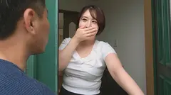 人妻自宅訪問！？声我慢性交！！夫婦・家族の憩いの場が汚される！？背徳さを感じ濡れてしまい間男の中出しまでも受けいれる人妻たち。Vol.02の9番目のサンプル画像