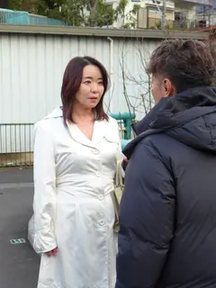 熟妻ドラマ 水道工事の絶倫男は熟女の秘部を突きまくる 息子の担任の先生は色っぽい母親に惹かれてしまい…の9番目のサンプル画像