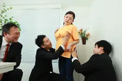 派遣の清掃おばさんはむっちりボディーの四十路美熟女(1)～男性社員は理性ぶっ飛び！我慢できずにオフィスでSEXしちゃいました！の4番目のサンプル画像