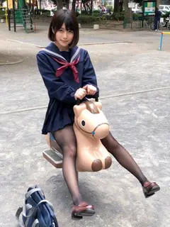 神パンスト 涼海みさ 人妻や母、働く制服OL等やらしい熟女の美脚を包んだ生ナマしいパンストを完全着衣でムレた足裏からつま先を味わい尽くす！オナニーや顔騎や足コキ、時には中出し時にはお尻にコスってぶっかけとやりたい放題！発情させられた女の変態絶頂プレイを楽しむフェチAVのサムネイル画像