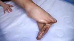 神パンスト 藤川菜緒 人妻や母、働く制服OL等やらしい熟女の美脚を包んだ生ナマしいパンストを完全着衣でムレた足裏からつま先を味わい尽くす！オナニーや顔騎や足コキ、時には中出し時にはお尻にコスってぶっかけとやりたい放題！発情させられた女の変態絶頂プレイを楽しむフェチAVの11番目のサンプル画像