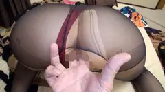 神パンスト 黒川すみれ 人妻や母、働く制服OL等やらしい熟女の美脚を包んだ生ナマしいパンストを完全着衣でムレた足裏からつま先を味わい尽くす！オナニーや顔騎や足コキ、時には中出し時にはお尻にコスってぶっかけとやりたい放題！発情させられた女の変態絶頂プレイを楽しむフェチAVの18番目のサンプル画像