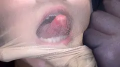 神パンスト 三苫うみ 制服美少女から人妻や母まで、やらしいオンナの美脚を包んだ生ナマしいパンストを完全着衣でムレた足裏からつま先を味わい尽くす！オナニーや顔騎や足コキ、時には中出し時にはお尻にコスってぶっかけとやりたい放題！発情させられた女の変態絶頂プレイを楽しむフェチAVの17番目のサンプル画像