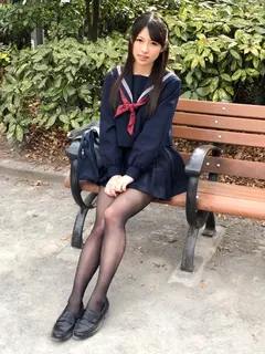 神パンスト あおいれな 人妻や母、働く制服OL等やらしい熟女の美脚を包んだ生ナマしいパンストを完全着衣でムレた足裏からつま先を味わい尽くす！オナニーや顔騎や足コキ、時には中出し時にはお尻にコスってぶっかけとやりたい放題！発情させられた女の変態絶頂プレイを楽しむフェチAVのサムネイル画像