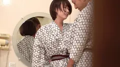 カップルに人気の混浴温泉でNTR企画！清楚なショートヘア美女が彼氏に内緒で他人棒ハメられ孕ませ汁受け入れｗｗの5番目のサンプル画像