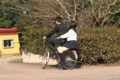 【個人撮影】野外日和！妊娠レベルの大量受精淫乱思考で赤面絶頂！野外生ハメ交尾 240分9組の9番目のサンプル画像