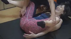 ネット配信に流出！！ヨガ教室インストラクタープライベート映像 中年おばさんの赤裸々なSEX 4の6番目のサンプル画像