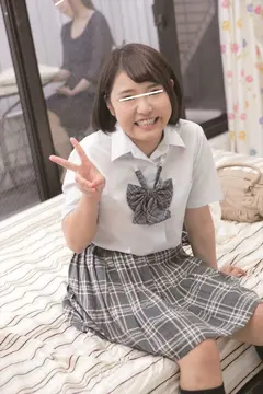 モニタリング 彼女の妹×彼氏×マジックミラーの向こうには彼女！妹と彼氏が二人っきりの密室でパンチラ過激ミッションに挑戦！姉の彼氏に真近で見られて思わず赤面！パンツにしみが！ 互いに意識し二人はどこまでやってしまうのか？の4番目のサンプル画像