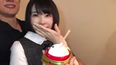 【個人撮影/中出し】「撮るよッて何ぃッ(〃ﾉωﾉ」カメラを向けられ照れながらもノリ良くピース☆りょーこ（19/仮名）のサムネイル画像