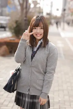 かな(19) おっぱいもみもみインタビュー 感じているのを我慢している表情にご注目！の20番目のサンプル画像