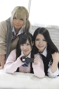 あなたの童貞喪失ビデオを私たちが撮影します！ 『どの子のおま○こで、筆下ろししたい？』(※ガチ童貞3名参加) 栄川乃亜 丸山れおな 桜咲姫莉のサムネイル画像