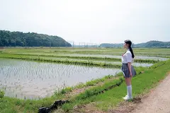 下着はお母さんに買ってもらってる！Fカップ純朴娘に中出し！！ なつちゃん 梨杏なつのサムネイル画像