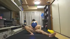 七堂蓮未 濡れてテカってピッタリ密着 神スク水 可愛い女子のスクール水着姿をじっとりと堪能！着替え●撮から始まり貧乳から巨乳にパイパン、ハミ毛、ジョリワキ等のフェチ接写やローションソーププレイやスク水ぶっかけ等を完全着衣で楽しむAVの9番目のサンプル画像